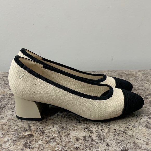 Elegant Cream and Black Almond-Toe Chunky Heels - Picture 5 of 17